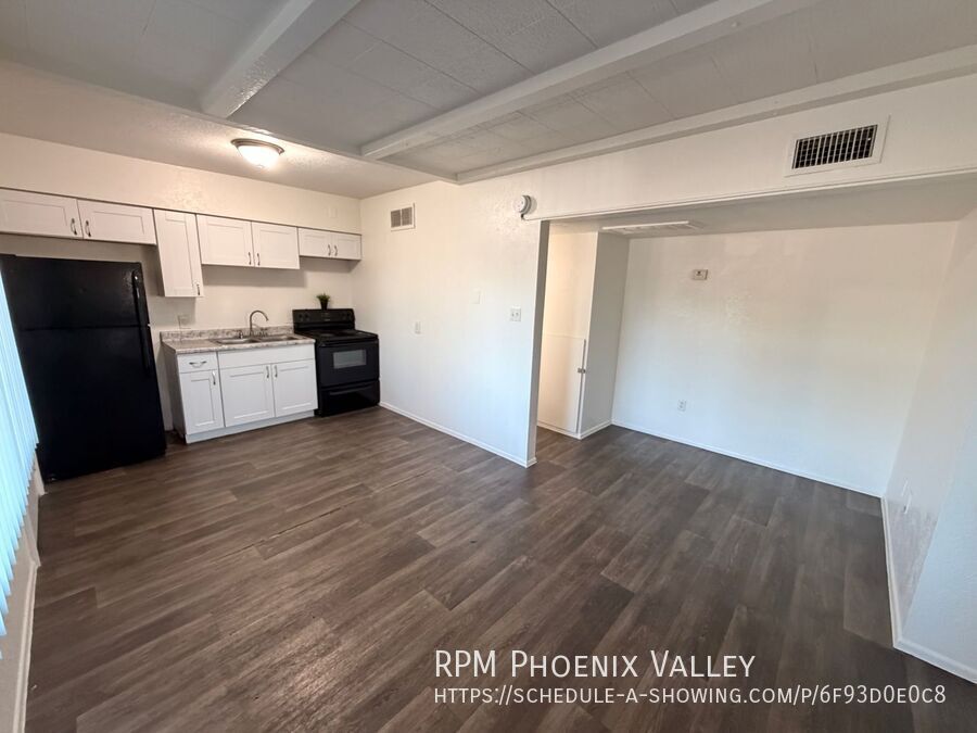 Fantastic 2Bdm 1Ba Glendale Unit with Enclosed Patio and 