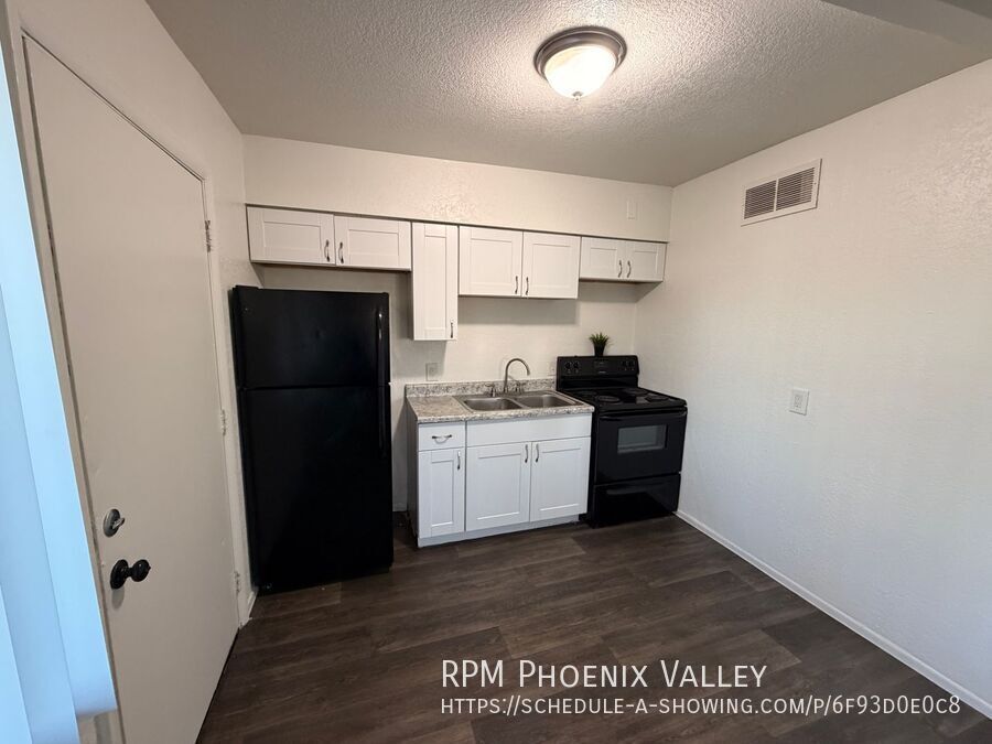 Fantastic 2Bdm 1Ba Glendale Unit with Enclosed Patio and 