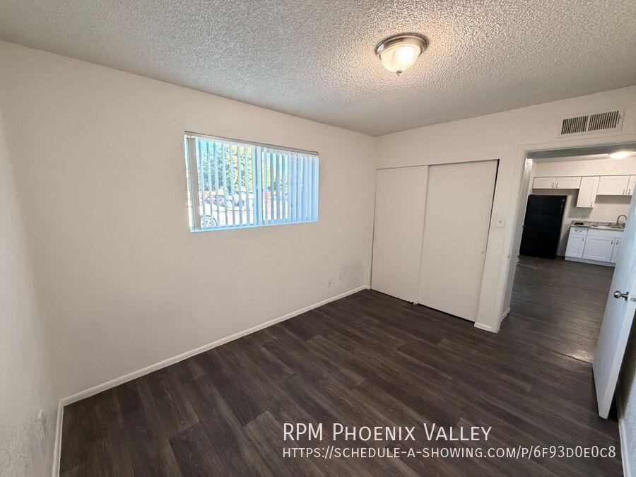 Fantastic 2Bdm 1Ba Glendale Unit with Enclosed Patio and 