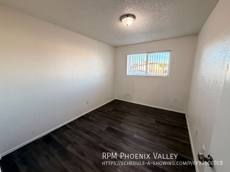 Fantastic 2Bdm 1Ba Glendale Unit with Enclosed Patio and 