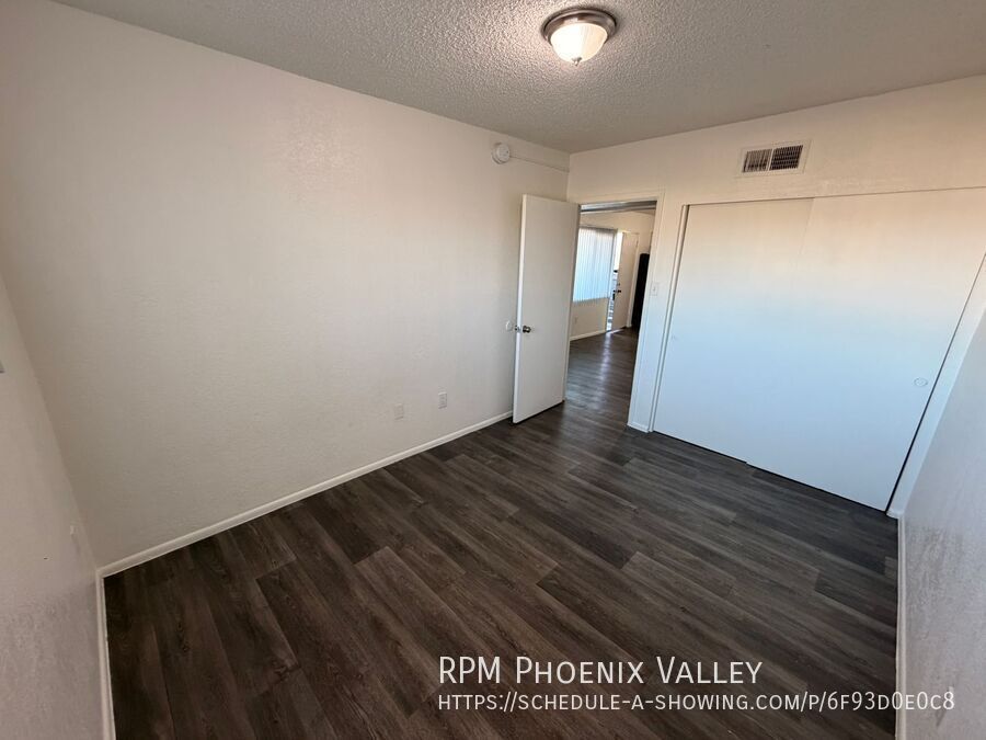 Fantastic 2Bdm 1Ba Glendale Unit with Enclosed Patio and 