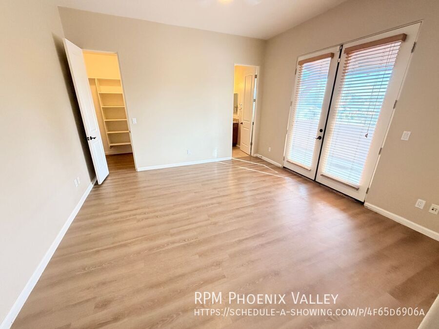 End Unit *Gated* Downtown Phx Townhome 2 Car Garage! property image