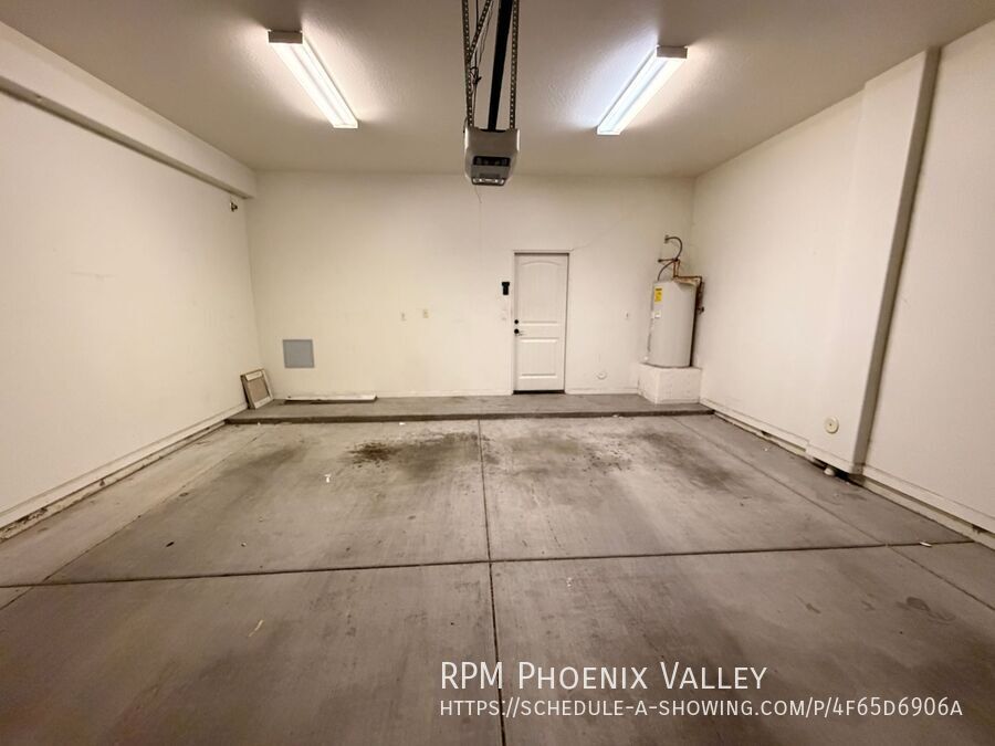End Unit *Gated* Downtown Phx Townhome 2 Car Garage! property image