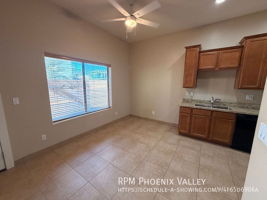 End Unit *Gated* Downtown Phx Townhome 2 Car Garage! property image