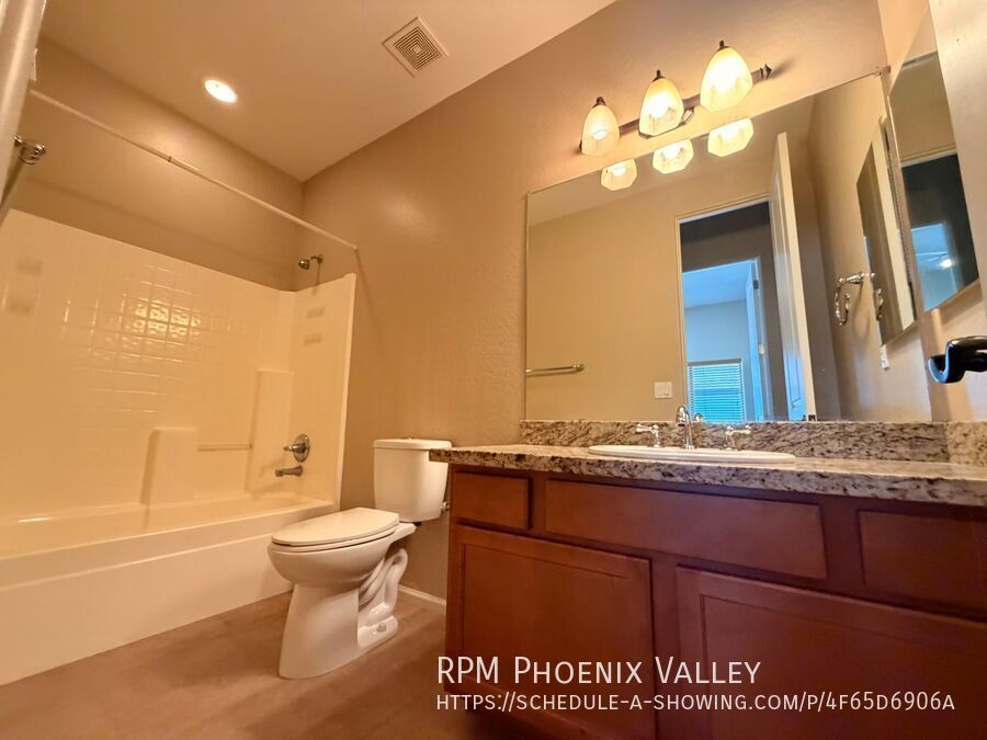 End Unit *Gated* Downtown Phx Townhome 2 Car Garage! property image