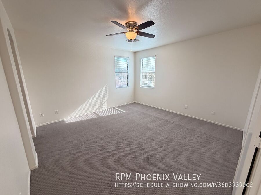 Move-In Special! End Unit Tempe Townhome w/Garage *NEW* Paint & *NEW* Carpet property image