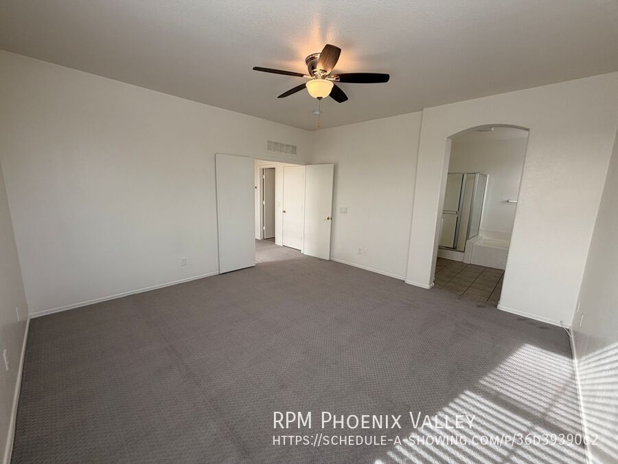 Move-In Special! End Unit Tempe Townhome w/Garage *NEW* Paint & *NEW* Carpet property image