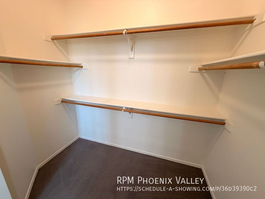 Move-In Special! End Unit Tempe Townhome w/Garage *NEW* Paint & *NEW* Carpet property image