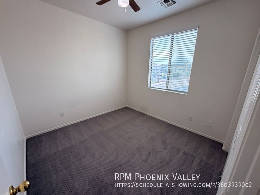 Move-In Special! End Unit Tempe Townhome w/Garage *NEW* Paint & *NEW* Carpet property image