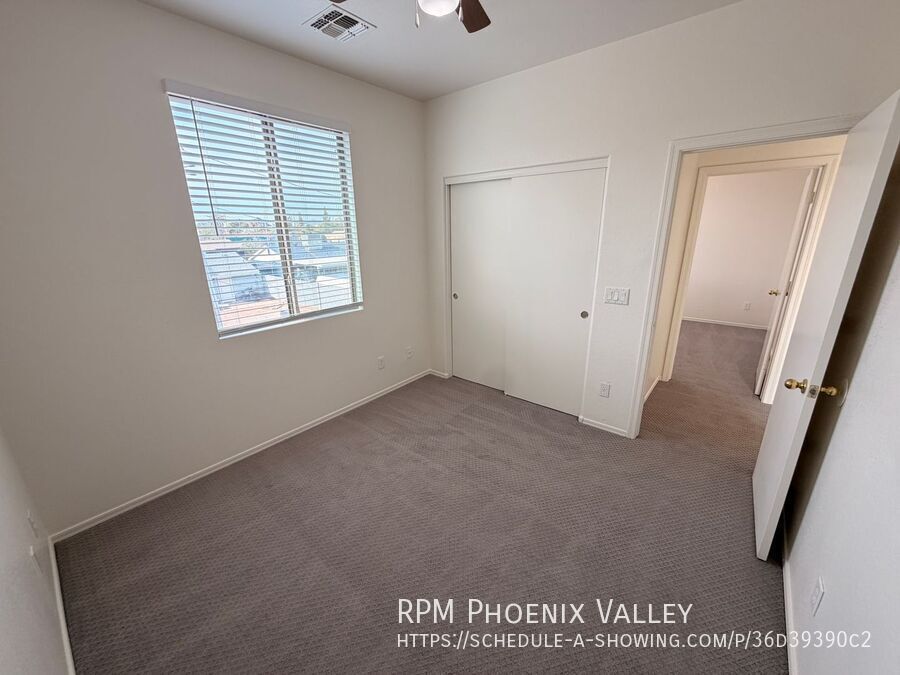 Move-In Special! End Unit Tempe Townhome w/Garage *NEW* Paint & *NEW* Carpet property image