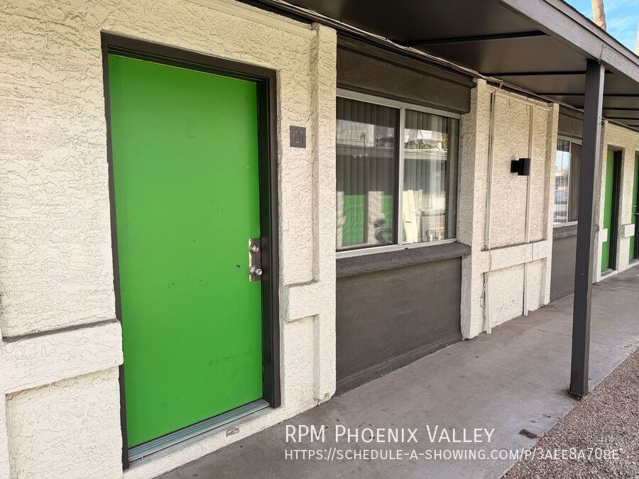 Welcome Home to the Glenn Isle Community! 1Ba 1 Ba unit with an enclosed patio property image