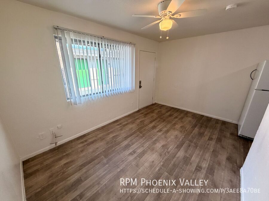 Welcome Home to the Glenn Isle Community! 1Ba 1 Ba unit with an enclosed patio property image