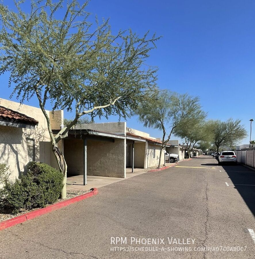 Move-In Special! *NEW* Flooring, *NO* Carpet, Single Story Townhome! property image