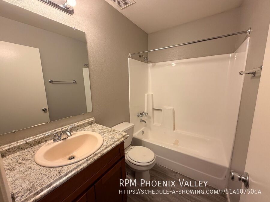 Move-In Special! Updated Single Story 2Bdm - 2 Ba Glendale Unit with *NO Carpet* property image