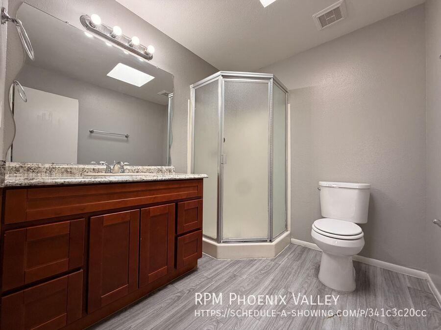 Move-In Special! Updated 2Bdm 2Ba Glendale Apartment *No Carpet* property image