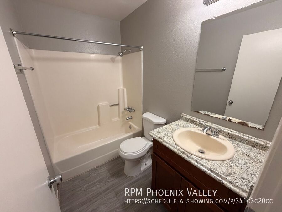 Move-In Special! Updated 2Bdm 2Ba Glendale Apartment *No Carpet* property image