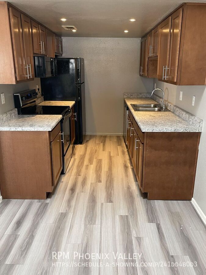 Move-In Special! 2Bdm 2Ba Glendale Unit with *NO* Carpet property image