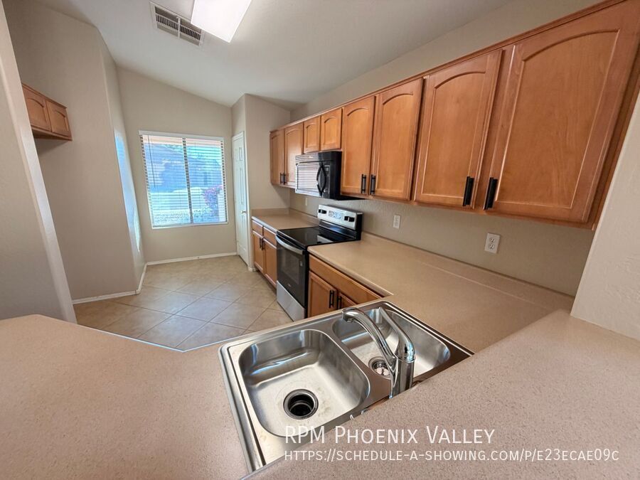 Gorgeous 3Bdm 2Ba Goodyear Home on a Cul-de-sac! *NO Carpets* property image