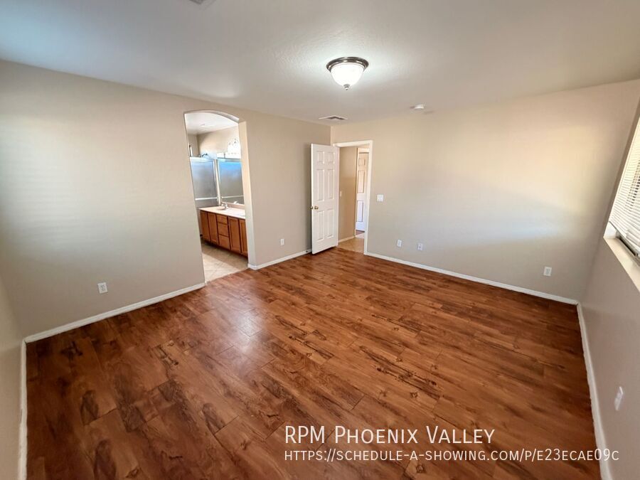 Gorgeous 3Bdm 2Ba Goodyear Home on a Cul-de-sac! *NO Carpets* property image