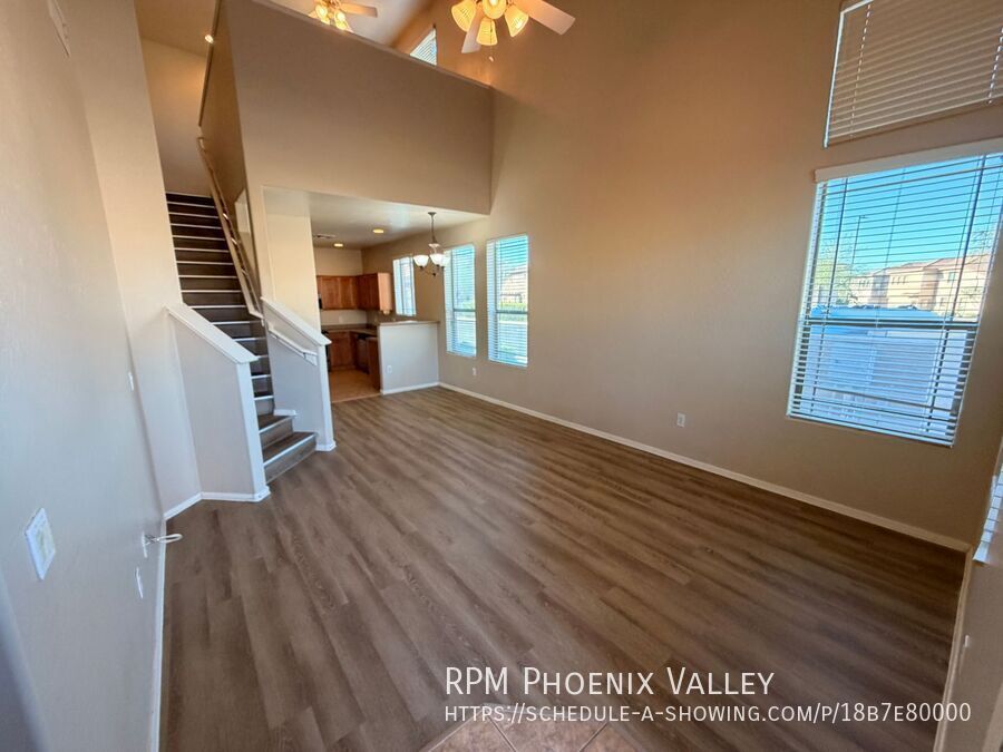 Spacious 2Bdm 2.5Ba Anthem Townhome with *NEW* flooring property image