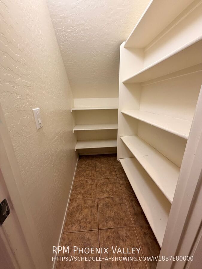 Spacious 2Bdm 2.5Ba Anthem Townhome with *NEW* flooring property image