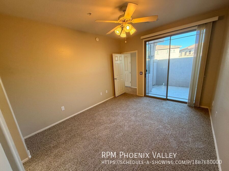 Spacious 2Bdm 2.5Ba Anthem Townhome with *NEW* flooring property image