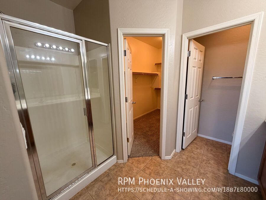 Spacious 2Bdm 2.5Ba Anthem Townhome with *NEW* flooring property image