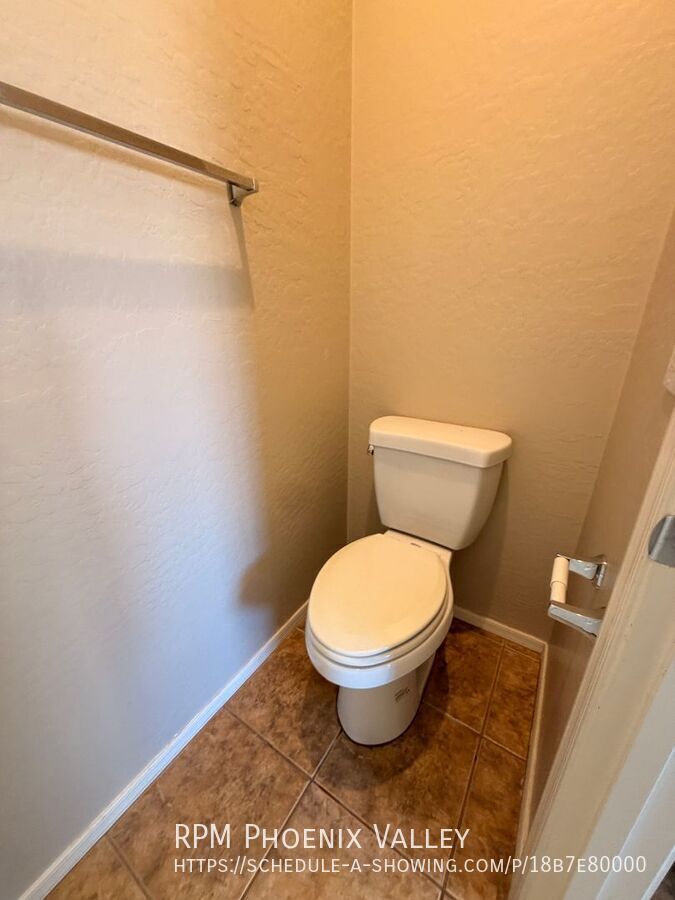 Spacious 2Bdm 2.5Ba Anthem Townhome with *NEW* flooring property image