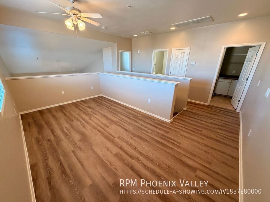 Spacious 2Bdm 2.5Ba Anthem Townhome with *NEW* flooring property image