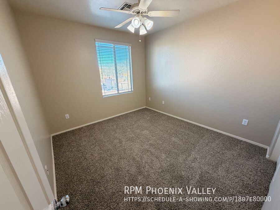 Spacious 2Bdm 2.5Ba Anthem Townhome with *NEW* flooring property image