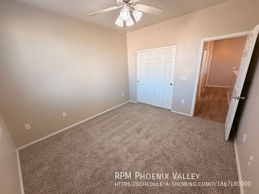 Spacious 2Bdm 2.5Ba Anthem Townhome with *NEW* flooring property image