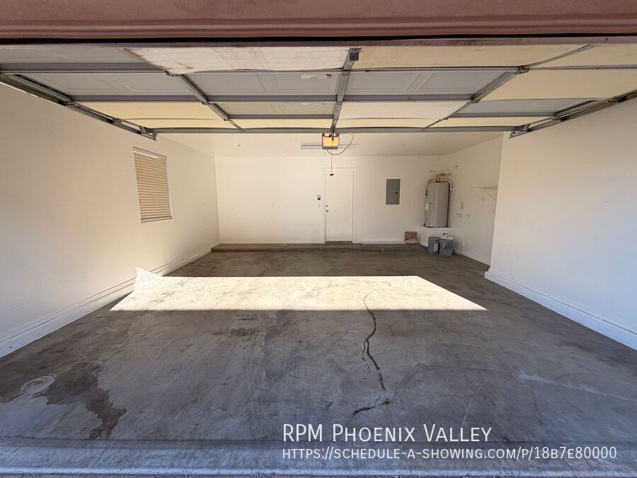 Spacious 2Bdm 2.5Ba Anthem Townhome with *NEW* flooring property image