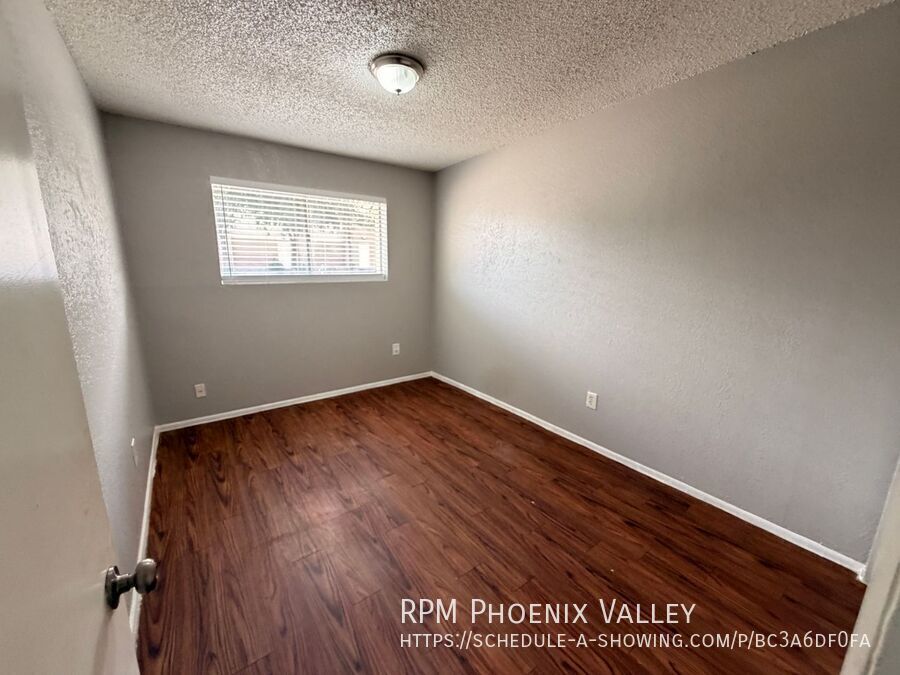 Fantastic 2Bdm 1Ba Glendale Unit with Enclosed Patio and 