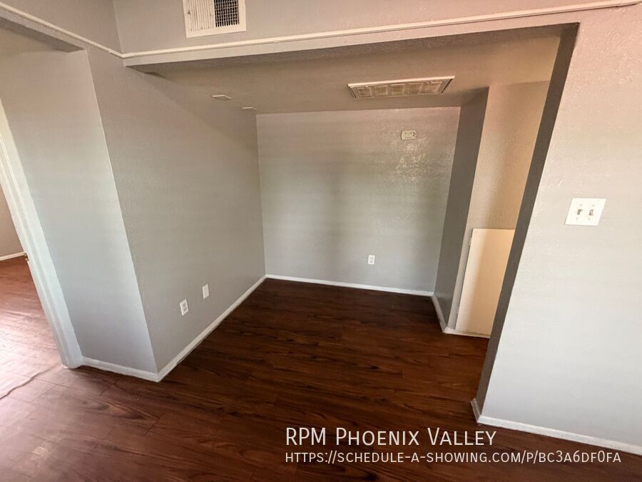 Fantastic 2Bdm 1Ba Glendale Unit with Enclosed Patio and 