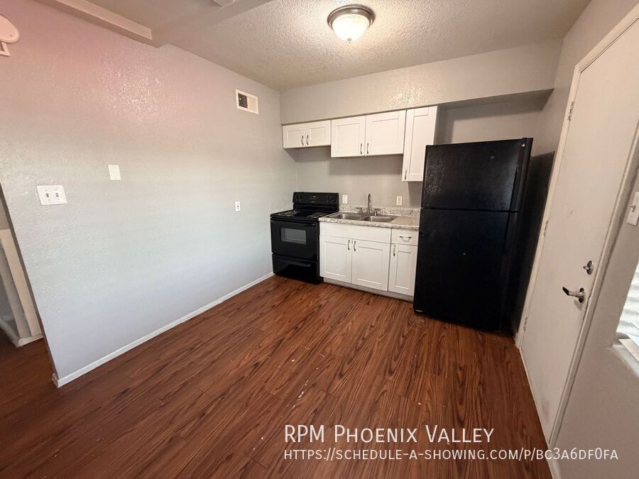 Fantastic 2Bdm 1Ba Glendale Unit with Enclosed Patio and 