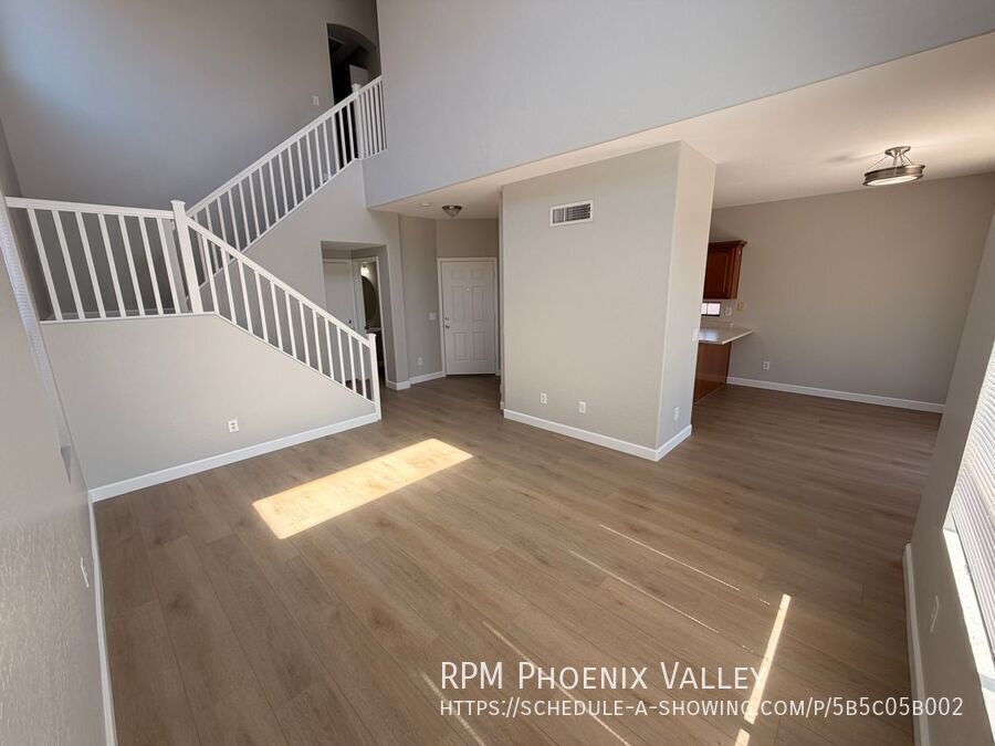 Fantastic 3Bdm 2.5Ba Avondale Home with ⭐New Floors and New Paint⭐ property image