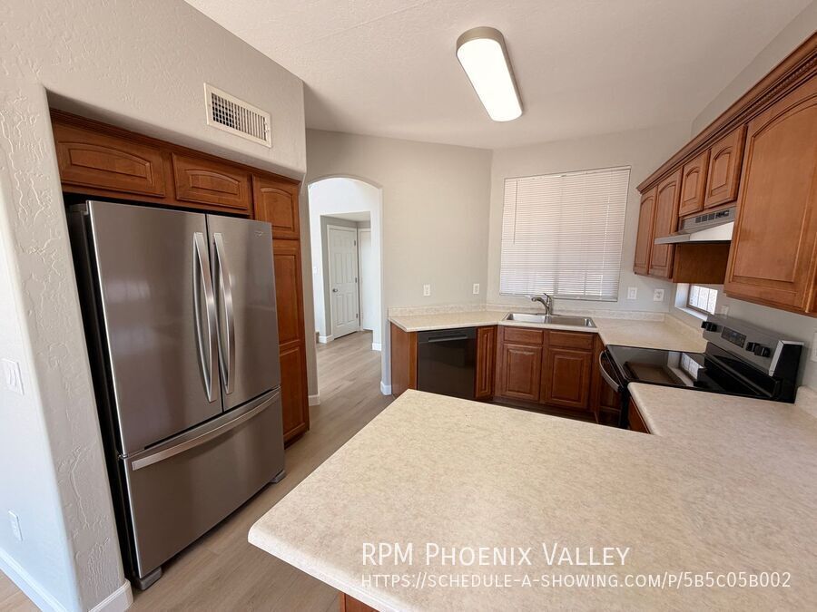 Fantastic 3Bdm 2.5Ba Avondale Home with ⭐New Floors and New Paint⭐ property image