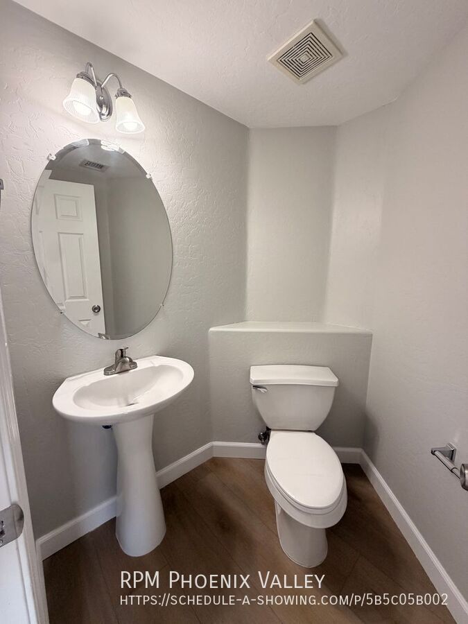 Fantastic 3Bdm 2.5Ba Avondale Home with ⭐New Floors and New Paint⭐ property image