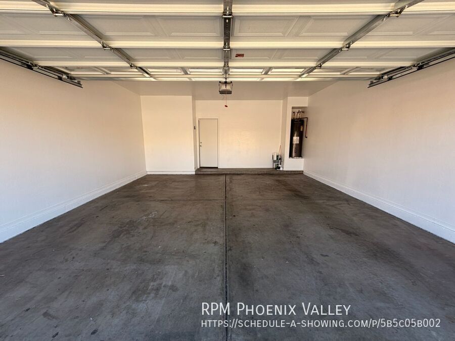 Fantastic 3Bdm 2.5Ba Avondale Home with ⭐New Floors and New Paint⭐ property image