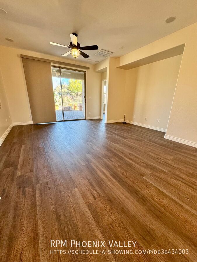 Beautiful 3Bdm 2Ba Anthem Home with ⭐New Floors and New Paint⭐in a Golf Community property image