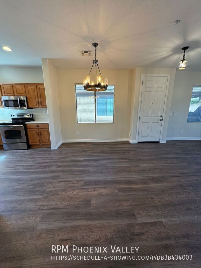 Beautiful 3Bdm 2Ba Anthem Home with ⭐New Floors and New Paint⭐in a Golf Community property image