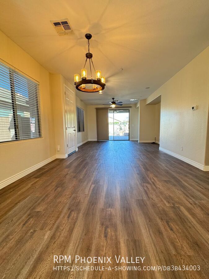 Beautiful 3Bdm 2Ba Anthem Home with ⭐New Floors and New Paint⭐in a Golf Community property image