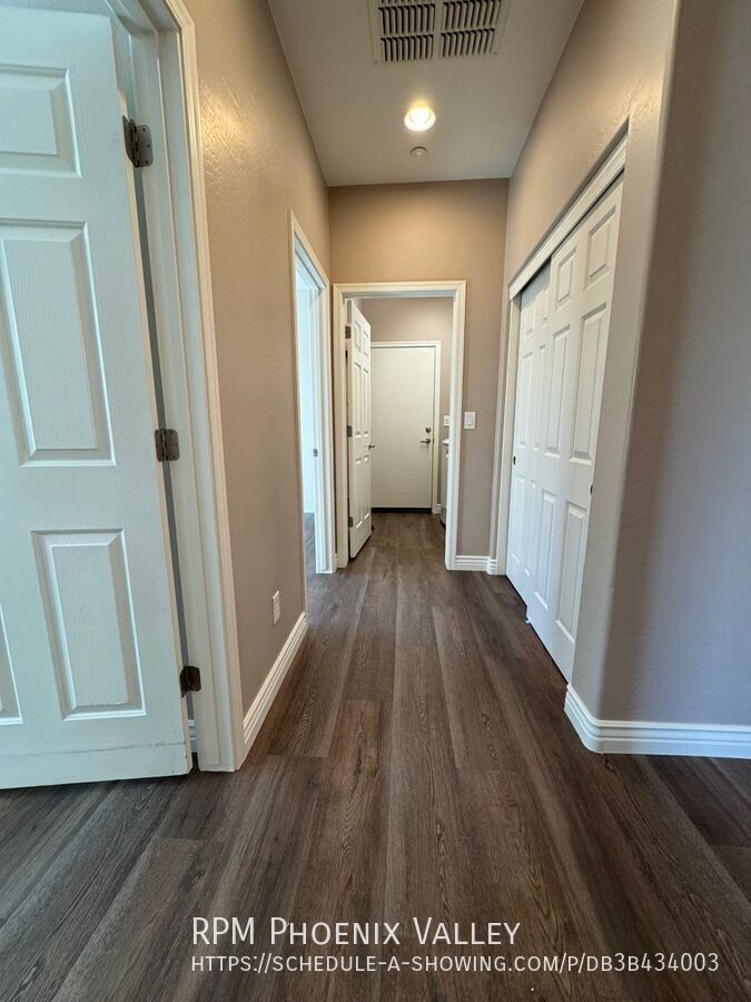 Beautiful 3Bdm 2Ba Anthem Home with ⭐New Floors and New Paint⭐in a Golf Community property image