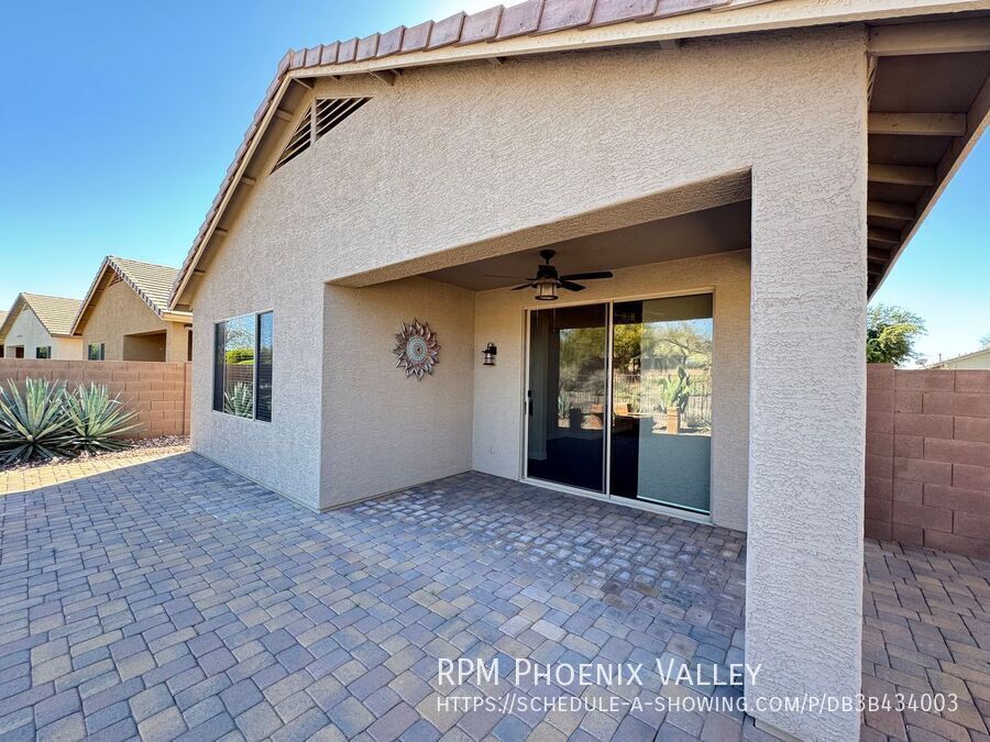 Beautiful 3Bdm 2Ba Anthem Home with ⭐New Floors and New Paint⭐in a Golf Community property image