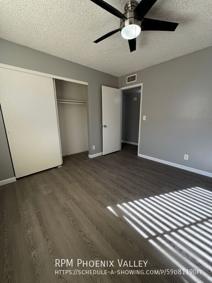 Updated Single Story 2Bdm - 2 Ba Glendale Unit with New Floors and Paint *No Carpet* property image