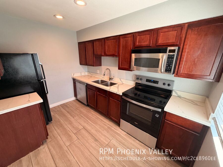 Charming 3 Bedroom, 2 Bathroom Single-Level Apartment in Cozy Phoenix Community property image