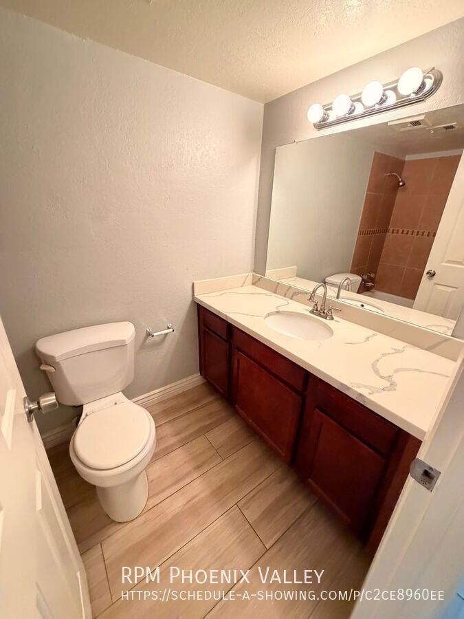 Charming 3 Bedroom, 2 Bathroom Single-Level Apartment in Cozy Phoenix Community property image