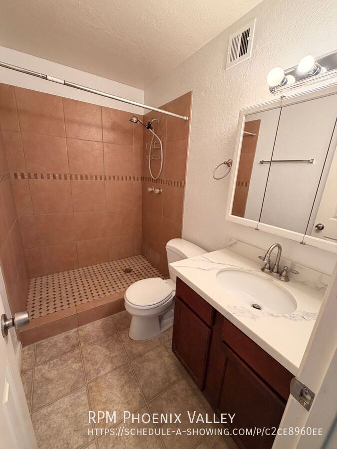 Charming 3 Bedroom, 2 Bathroom Single-Level Apartment in Cozy Phoenix Community property image