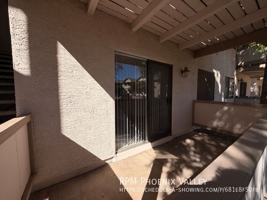 Move In Special! Spacious 2Bdm 2Ba Central Tempe Condo with New Floors! property image