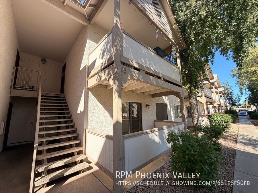 Move In Special! Spacious 2Bdm 2Ba Central Tempe Condo with New Floors! property image